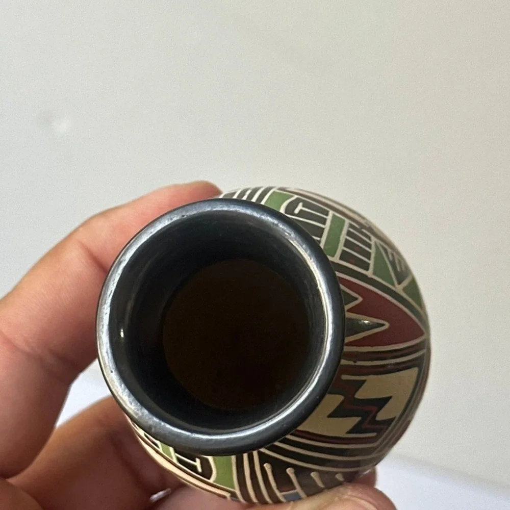 Mata Ortiz Pottery Miniature Seed Vase Hand Painted Cesar D Nunez Signed 2.5